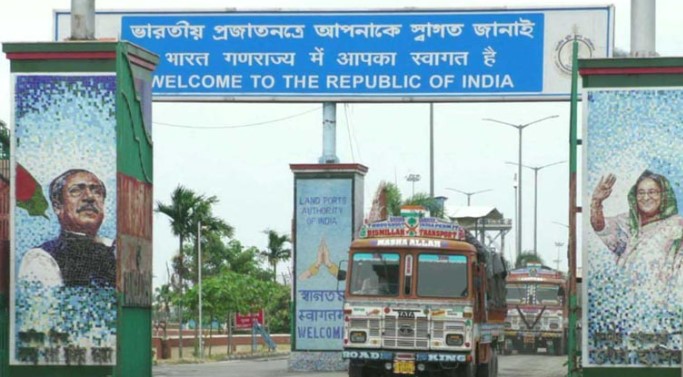 ভারত থেকে এলো ৫৩ হাজার ২৫০ ব্যাগ স্যালাইন ভারত থেকে এলো ৫৩ হাজার ২৫০ ব্যাগ স্যালাইন