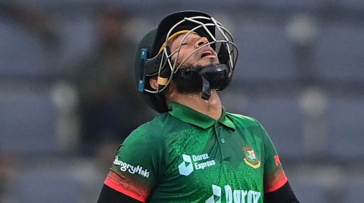 স্বেচ্ছায় অবসর নেননি মুশফিক, ছিল অন্য কারণ! স্বেচ্ছায় অবসর নেননি মুশফিক, ছিল অন্য কারণ!