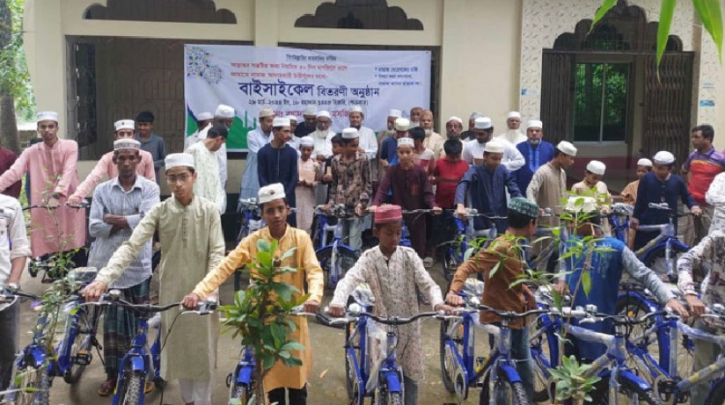 ৪০ দিন জামাতে নামাজ পড়ে সাইকেল পেল ২২ কিশোর ৪০ দিন জামাতে নামাজ পড়ে সাইকেল পেল ২২ কিশোর