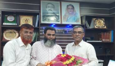 বগুড়ায় জেলা প্রাণিসম্পদ কর্মকর্তাকে ফুলেল শুভেচ্ছা