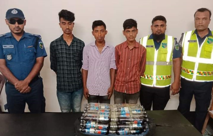 শেরপুরে ফেন্সিডিলসহ ৪ মাদক ব্যবসায়ীকে আটক