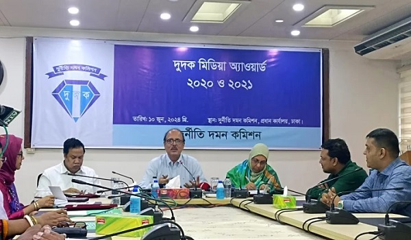 মন্ত্রণালয়গুলো দুর্নীতির ব্যারেজ খুলে বসে আছে দুদক চেয়ারম্যান মন্ত্রণালয়গুলো দুর্নীতির ব্যারেজ খুলে বসে আছে দুদক চেয়ারম্যান