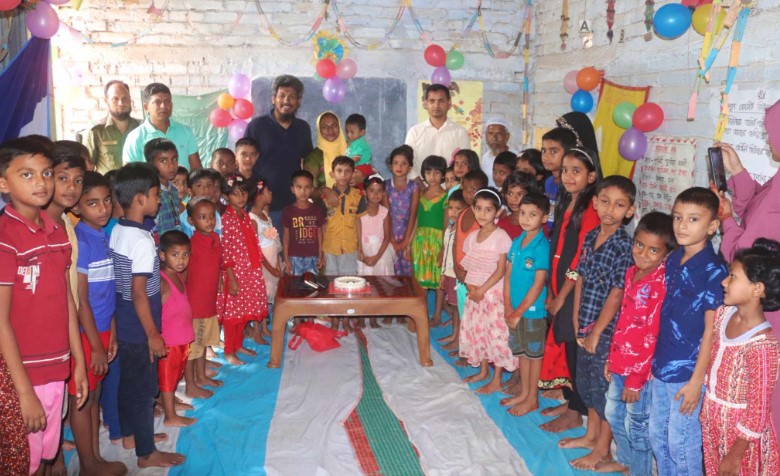 শাজাহানপুরে সুবিধাবঞ্চিত শিশুদের নিয়ে ‘ইউএনও’র ঈদ উৎসব শাজাহানপুরে সুবিধাবঞ্চিত শিশুদের নিয়ে ‘ইউএনও’র ঈদ উৎসব