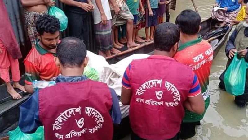 সিলেট-সুনামগঞ্জে বন্যাদুর্গতদের পাশে আনসাররা সিলেট-সুনামগঞ্জে বন্যাদুর্গতদের পাশে আনসাররা