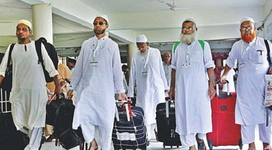 দেশে ফিরেছেন ৩ হাজার ৯২০ হাজি   