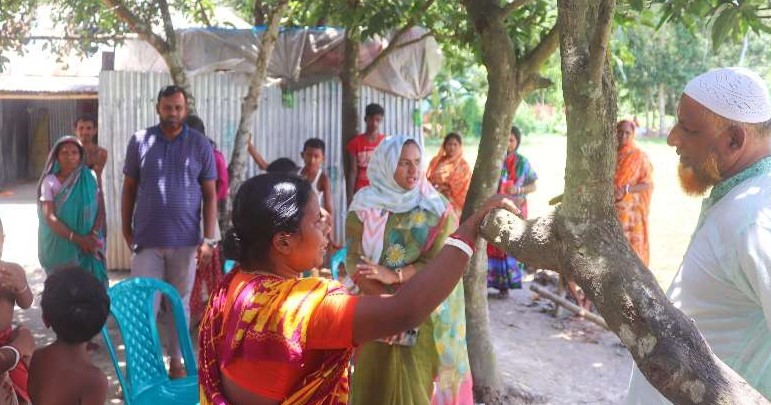 শাজাহানপুরে অসহায় রঞ্জিতা’র পরিবারের পাশে ইউএনও  