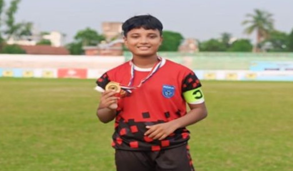 ভারতের নয়াদিল্লিতে ফুটবল টুর্নামেন্ট খেলতে যাচ্ছে সোনাতলার মেয়ে মিরা