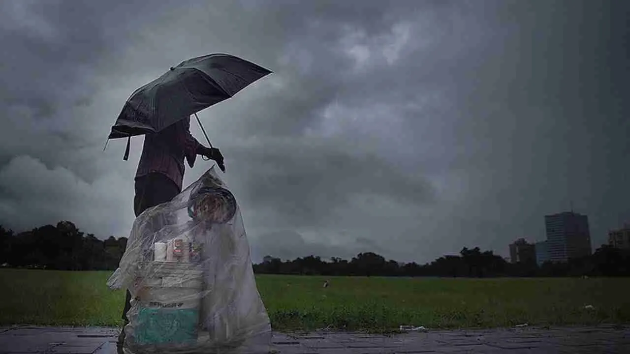 দুপুরের মধ্যে যেসব জেলায় হতে পারে ঝড়বৃষ্টি 