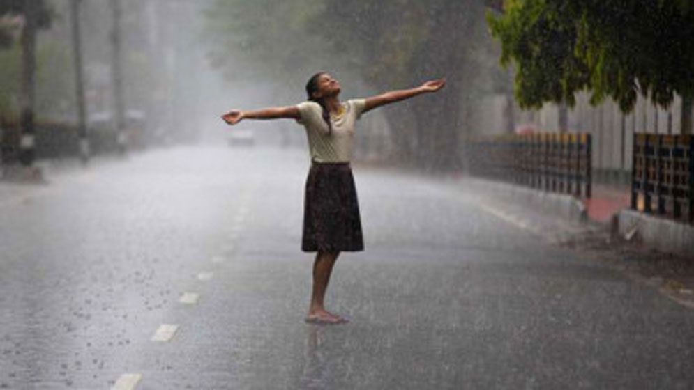 বৃষ্টির পানিতে গোসল করা উপকারী নাকি ক্ষতিকর?