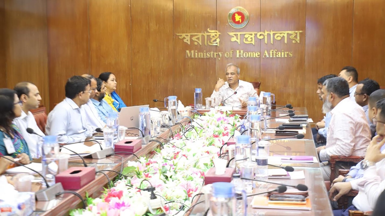 পাসপোর্ট ও ভিসা উইং কর্মকর্তাদের সেবার মনোবৃত্তি নিয়ে কাজ করার আহ্বান পাসপোর্ট ও ভিসা উইং কর্মকর্তাদের সেবার মনোবৃত্তি নিয়ে কাজ করার আহ্বান