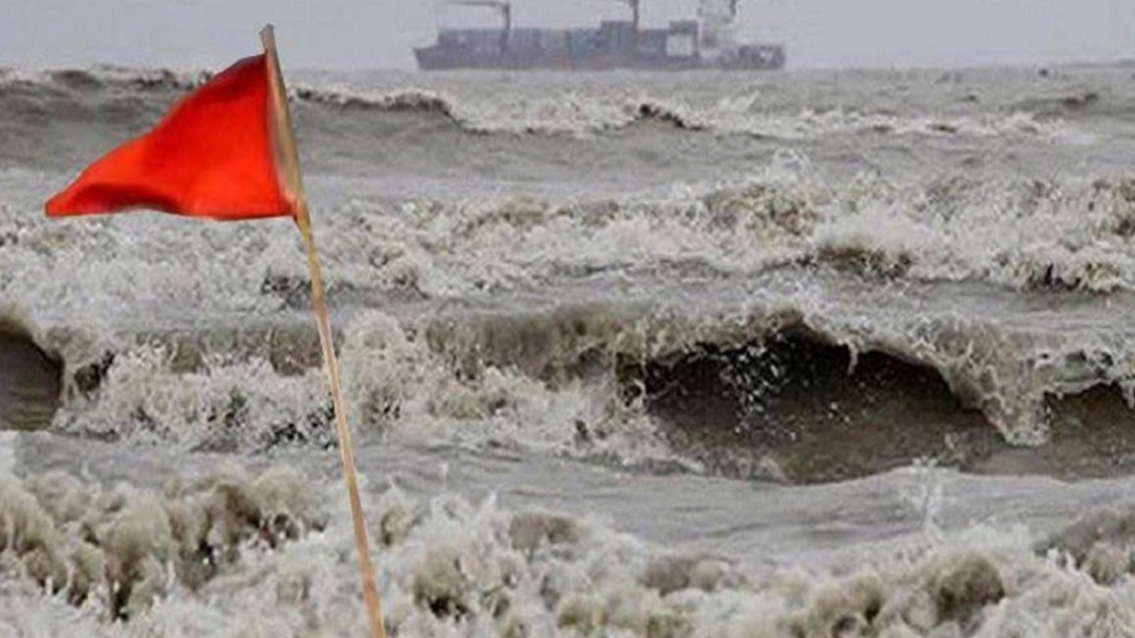 চার সমুদ্রবন্দরে ৩ নম্বর সতর্কসংকেত