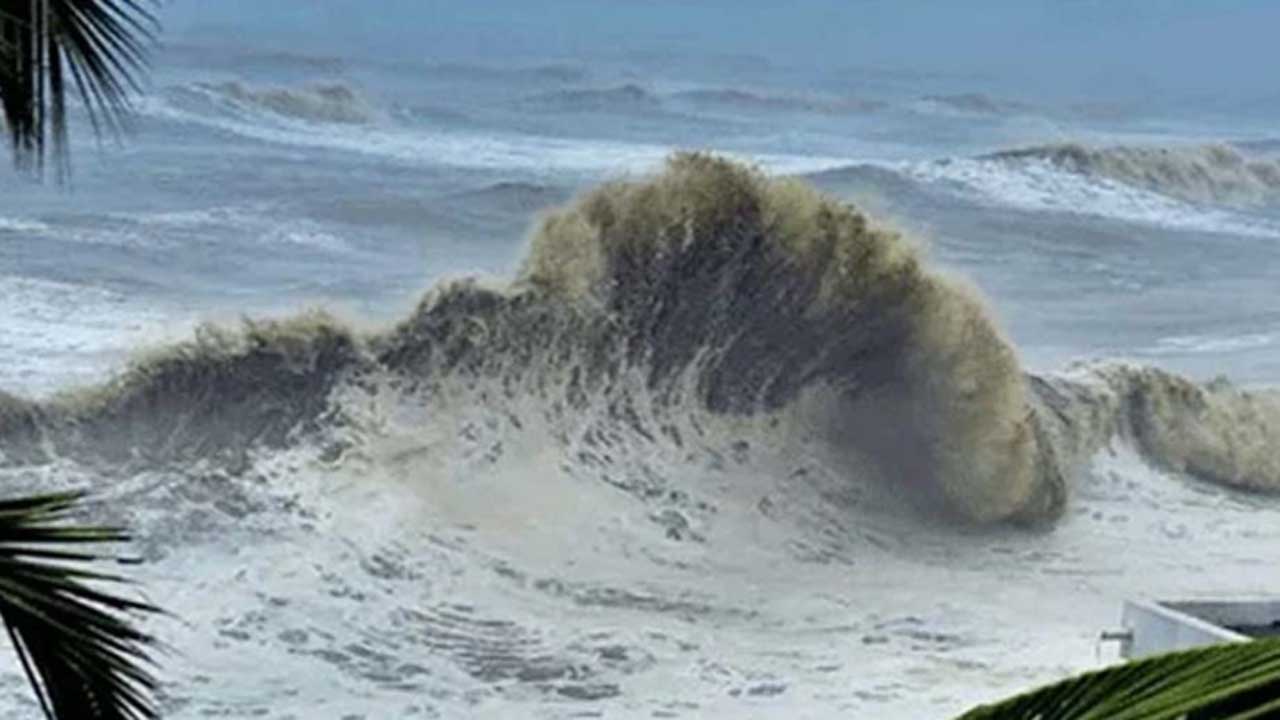 সমুদ্রবন্দরে ৩ নম্বর সংকেত বহাল