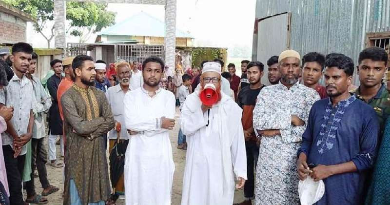 বগুড়ার শেরপুরে মসজিদের ইমাম হত্যাচেষ্টায় জড়িতদের গ্রেপ্তার দাবিতে মানববন্ধন