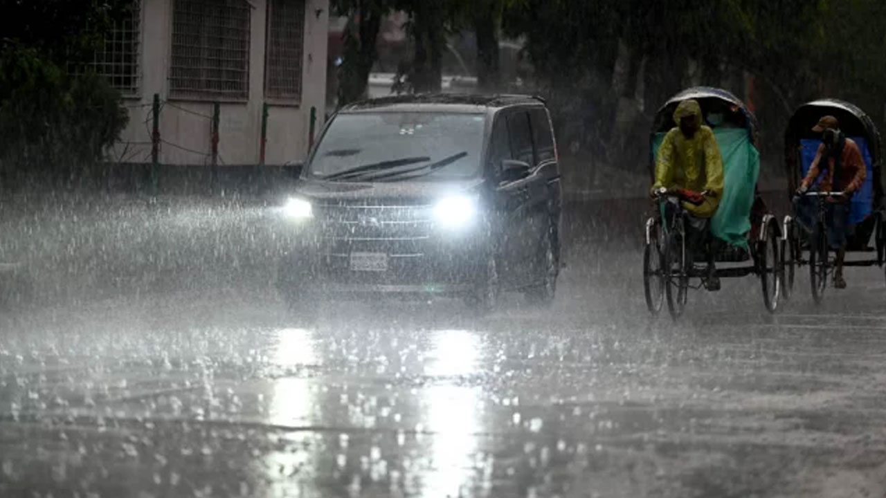 ঢাকায় সন্ধ্যার মধ্যে বজ্রসহ বৃষ্টির আভাস