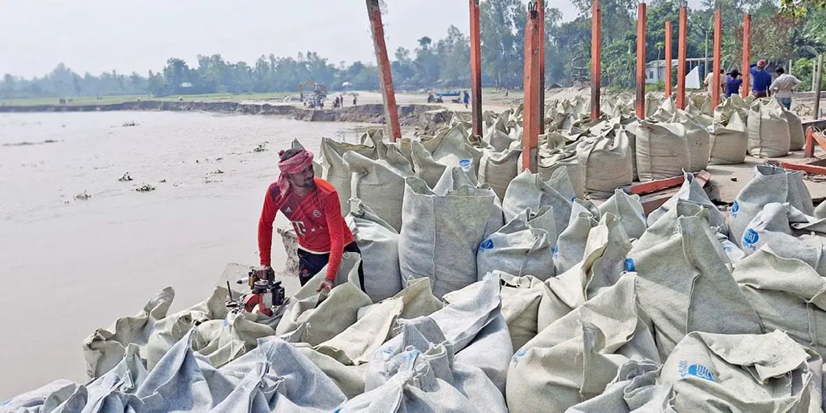 যমুনার নদীভাঙনে সহড়াবাড়ী বাজার বিলীন, হুমকির মুখে ব্যবসা-জমি