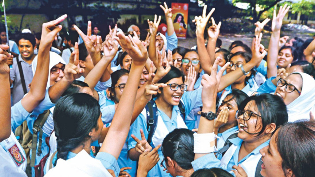 এইচএসসি ২০২৫: পাসের হার ও জিপিএ-৫ প্রাপ্তিতে কারা এগিয়ে এইচএসসি ২০২৫: পাসের হার ও জিপিএ-৫ প্রাপ্তিতে কারা এগিয়ে