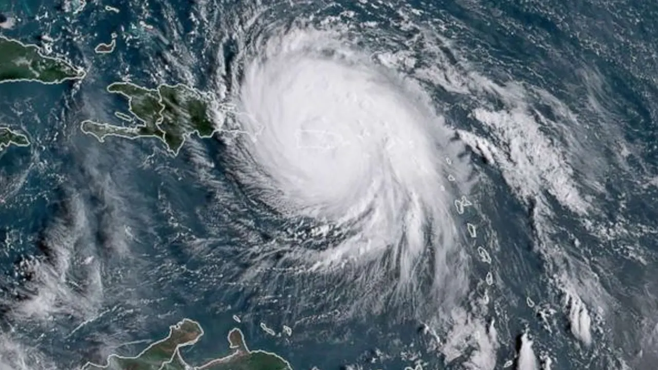 তছনছ করে দুর্বল হলো ঘূর্ণিঝড় মেলিসা