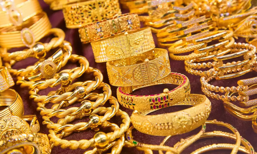 আজ যে দামে বিক্রি হচ্ছে স্বর্ণ আজ যে দামে বিক্রি হচ্ছে স্বর্ণ