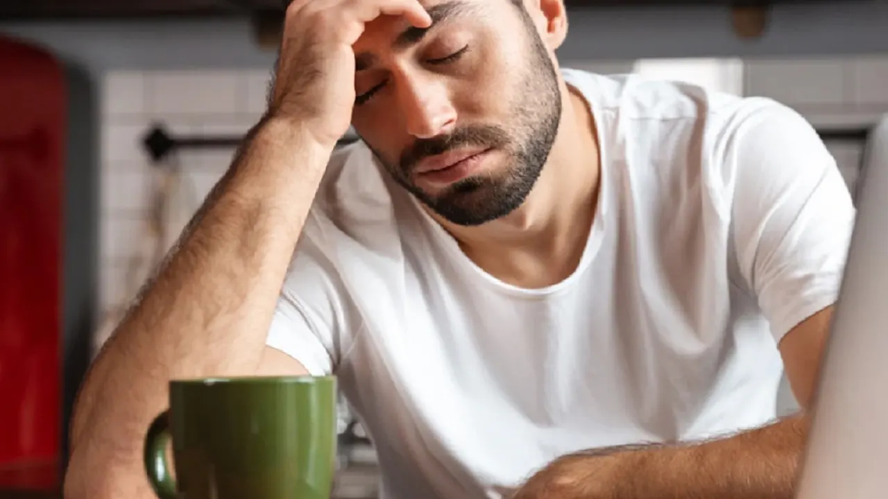 রাতে পর্যাপ্ত ঘুমের পরও দিনের ঘুম পাওয়ার কারণ কী রাতে পর্যাপ্ত ঘুমের পরও দিনের ঘুম পাওয়ার কারণ কী