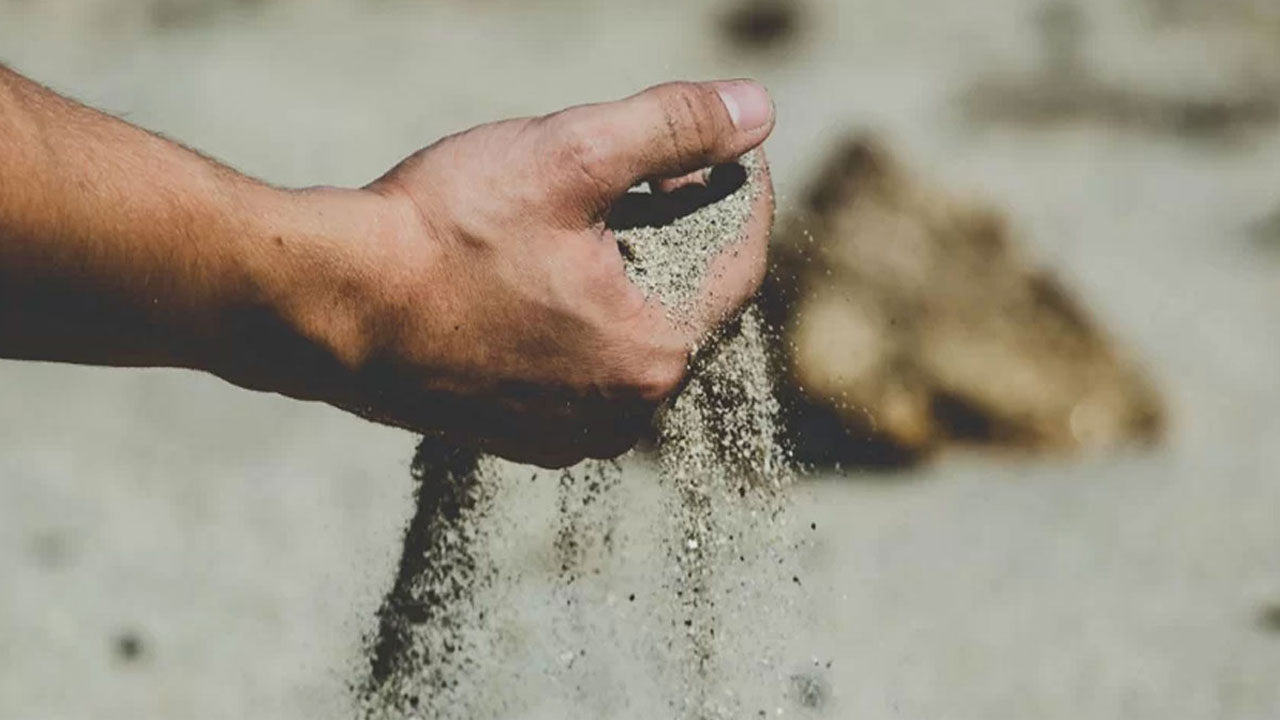 ঘরের পাকা মেঝেতে তায়াম্মুম করা যাবে?