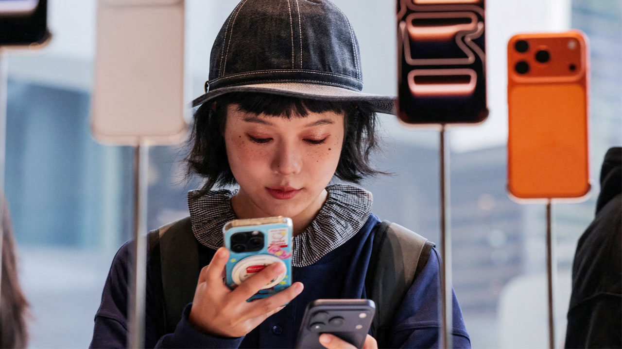 চীনে বিক্রি হওয়া প্রতি চারটি ফোনের একটি আইফোন ১৭