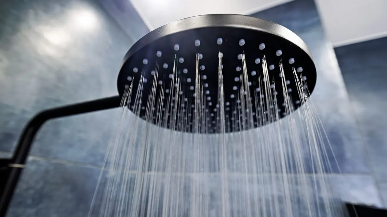 শীতে ঠান্ডা না গরম পানি দিয়ে গোসল করবেন? শীতে ঠান্ডা না গরম পানি দিয়ে গোসল করবেন?