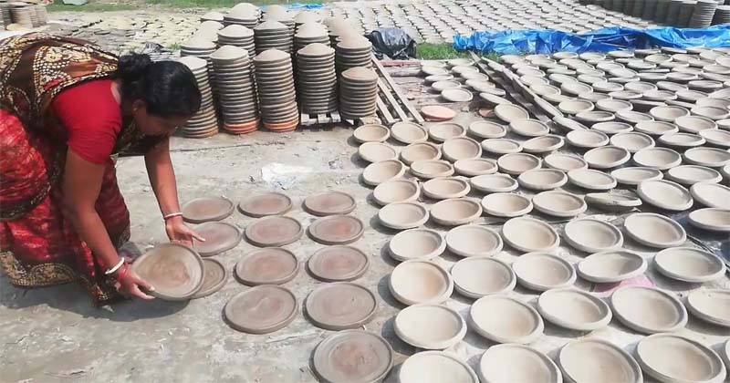 বিলুপ্তির পথে বগুড়ার শেরপুরের মৃৎশিল্প