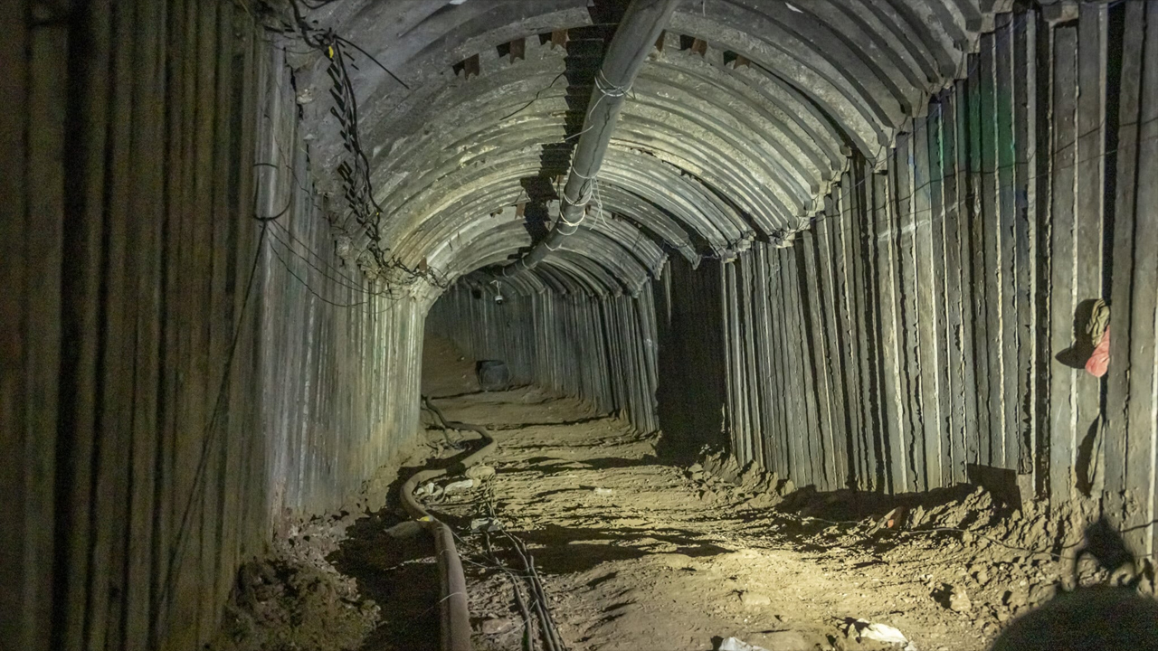 রাফার সুড়ঙ্গে আটকে পড়া ফিলিস্তিনি যোদ্ধাদের কাছে খাবার-পানি নেই রাফার সুড়ঙ্গে আটকে পড়া ফিলিস্তিনি যোদ্ধাদের কাছে খাবার-পানি নেই