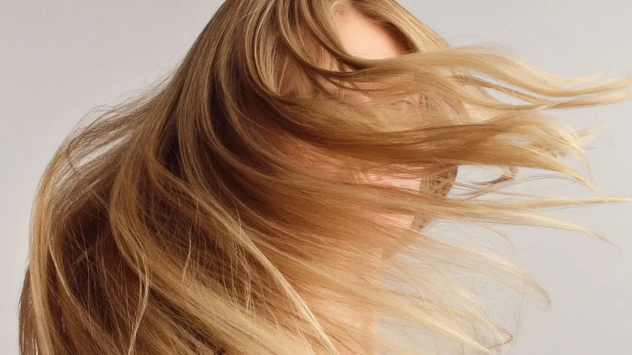 সিল্কি, শাইনি আর হেলদি চুল পেতে ঘরোয়া টিপস