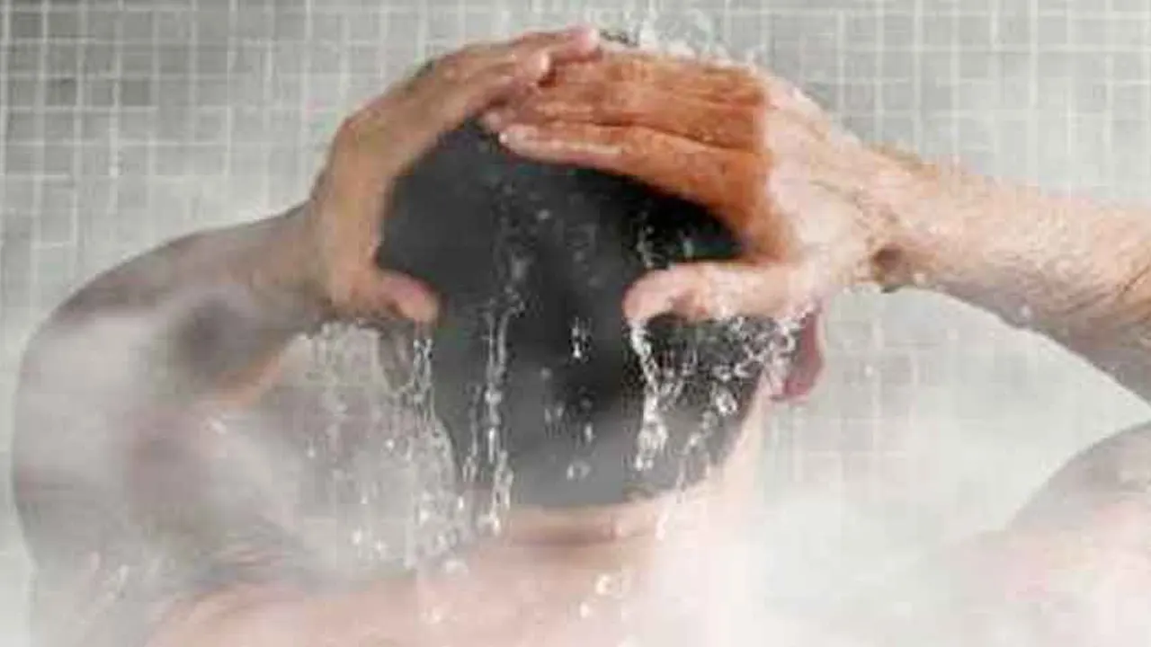 শীতে গোসল করার উপযুক্ত সময় কোনটি?