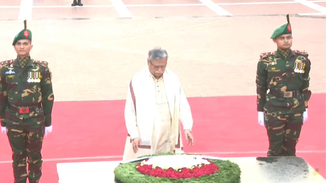শহীদ বুদ্ধিজীবী স্মৃতিসৌধে রাষ্ট্রপতির শ্রদ্ধা
