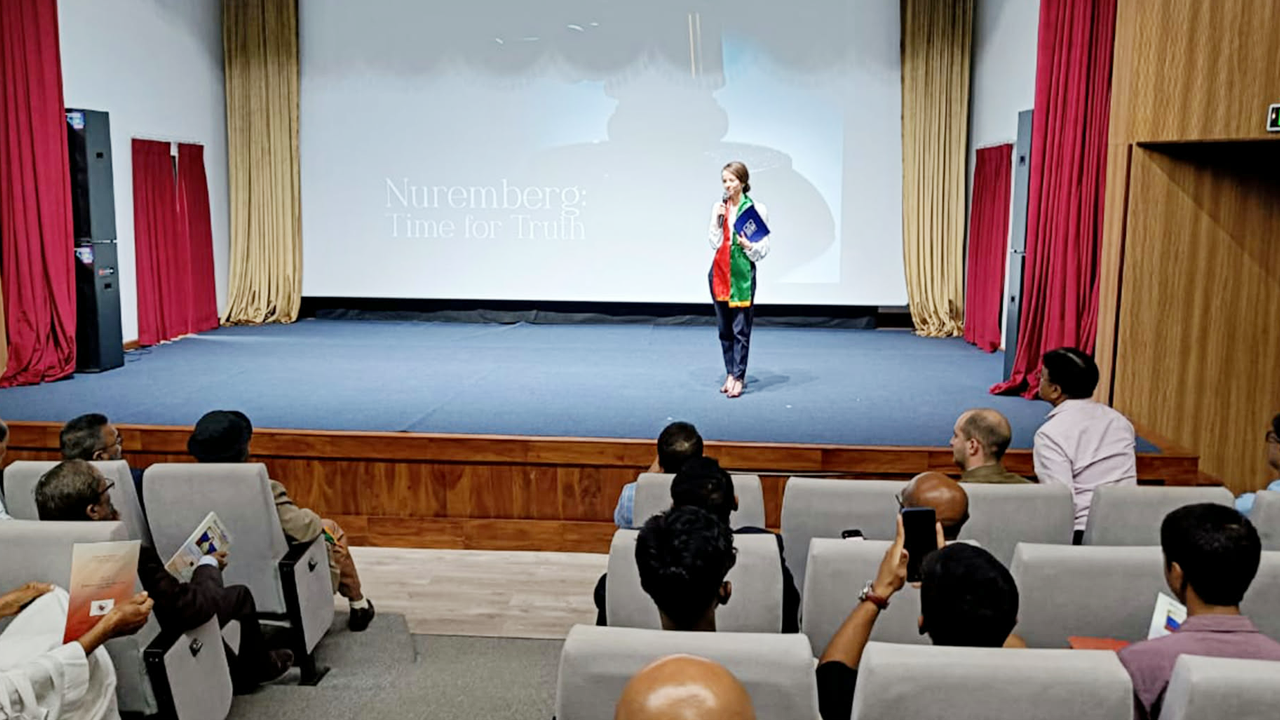 বিজয় দিবসে শহীদদের প্রতি শ্রদ্ধা ঢাকার রাশিয়ান হাউসের