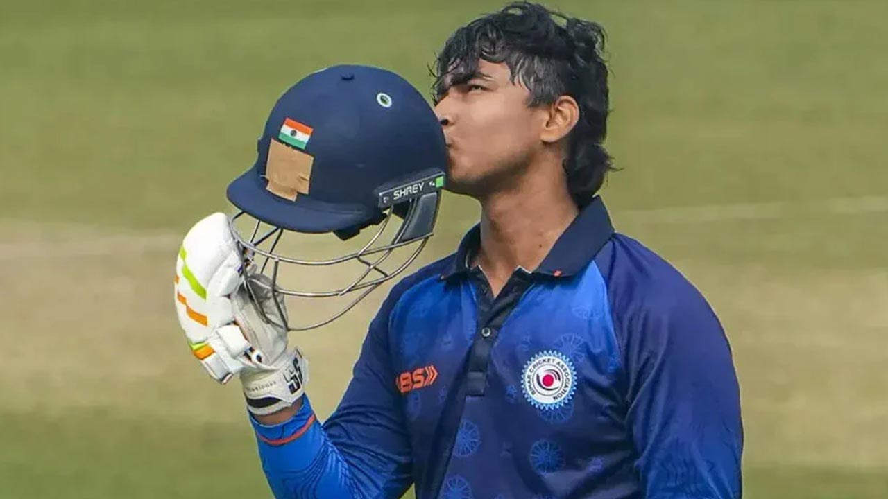 বিধ্বংসী ব্যাটিংয়ে ৮৪ বলে ১৯০ রান, ১৪ বছর বয়সী বৈভবের বিশ্বরেকর্ড