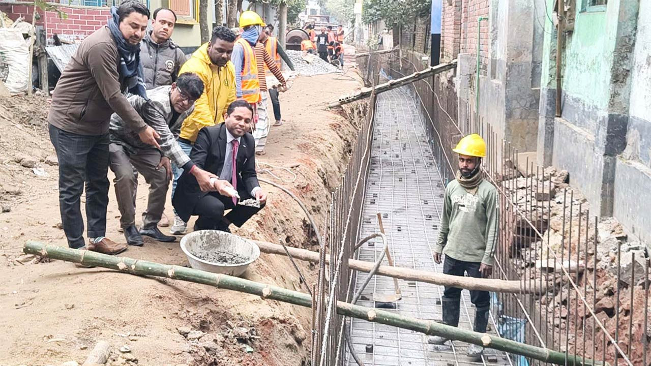 বগুড়ার শেরপুরে আর সি সি ড্রেন নির্মাণের উদ্বোধন