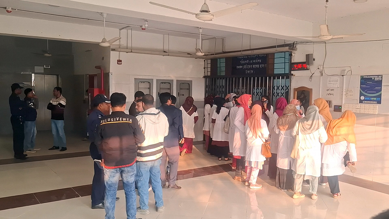 নারী চিকিৎসকদের ওয়াশরুমে গোপন ক্যামেরা, যুবক আটক