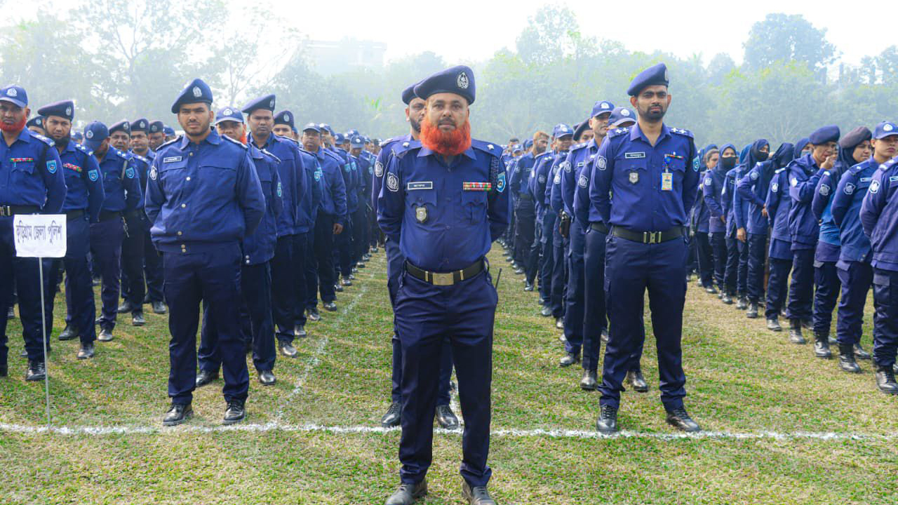 কুড়িগ্রামে সংসদ নির্বাচন ও গণভোট উপলক্ষ্যে পুলিশের ব্রিফিং প্যারেড