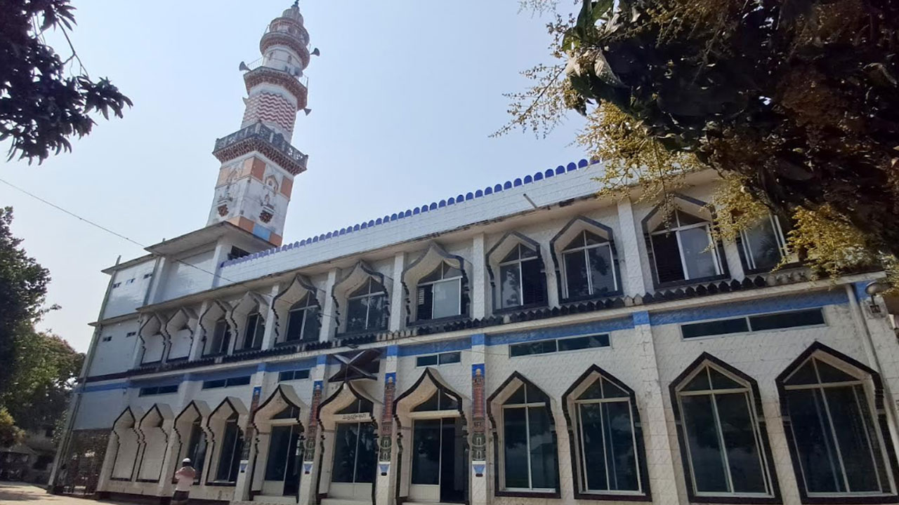 ছয় দশক ধরে হাদিয়া ছাড়াই তারাবি পড়ান মমিনপুর মাদরাসার হাফেজরা ছয় দশক ধরে হাদিয়া ছাড়াই তারাবি পড়ান মমিনপুর মাদরাসার হাফেজরা