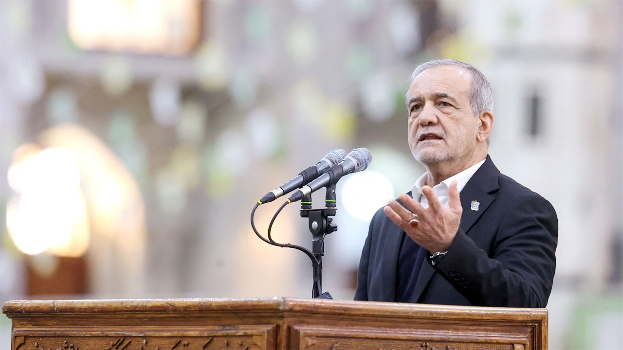 প্রেসিডেন্ট পেজেশকিয়ানকে প্রধান করে ‘অস্থায়ী নেতৃত্ব পরিষদ’ গঠন করল ইরান