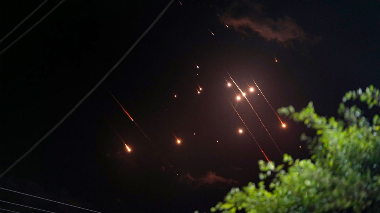 ইরানের ১৭০টিরও বেশি ক্ষেপণাস্ত্র, ৩৮০টির অধিক ড্রোন আটকেছে কুয়েত ইরানের ১৭০টিরও বেশি ক্ষেপণাস্ত্র, ৩৮০টির অধিক ড্রোন আটকেছে কুয়েত