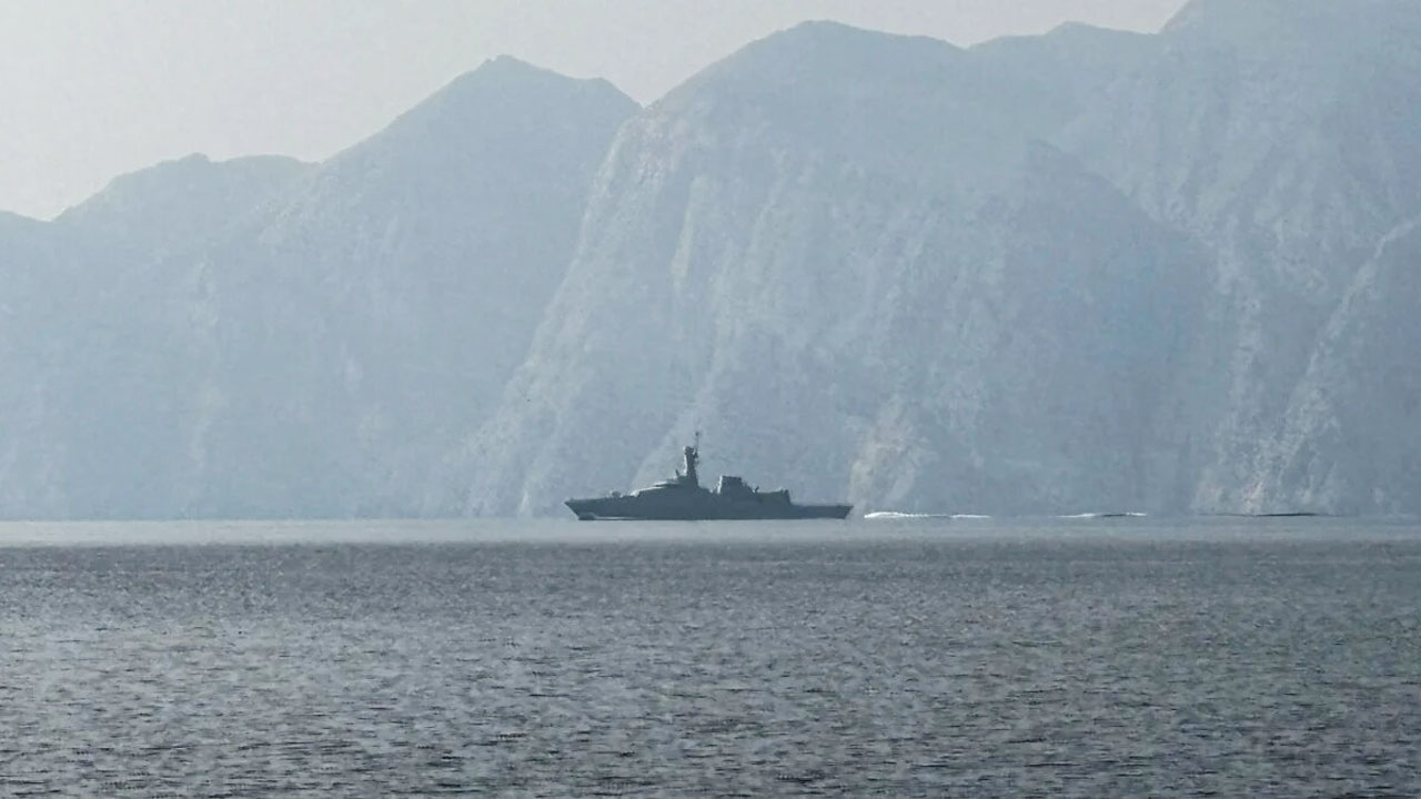 হরমুজ প্রণালী নিয়ে কড়া বার্তা ইরানের রেভোল্যুশনারি গার্ডের