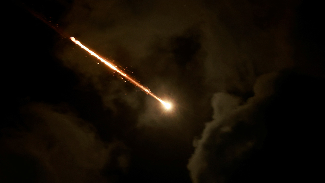 ইসরায়েলকে লক্ষ্য করে ব্যালিস্টিক মিসাইল ছুড়ল ইরান