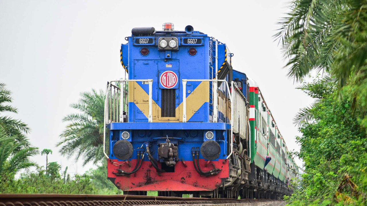 ঈদে ট্রেনের তৃতীয় দিনের টিকিট বিক্রি শুরু