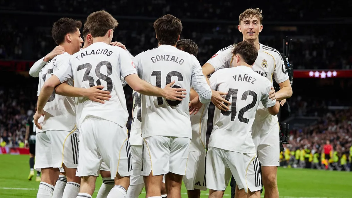 এলচেকে গুঁড়িয়ে বার্সেলোনার আরও কাছে রিয়াল