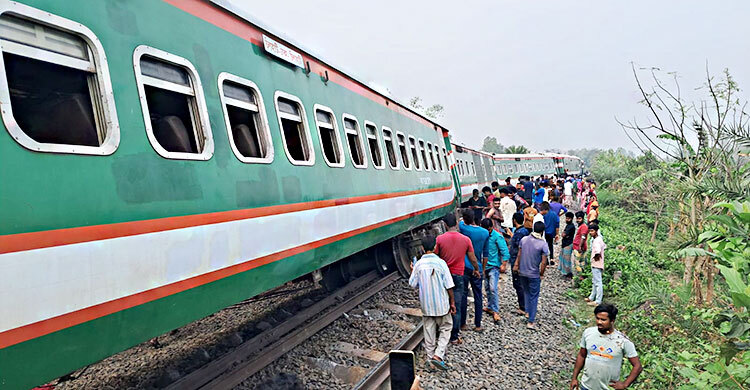 ঢাকার সঙ্গে উত্তরের কয়েক জেলার রেল যোগাযোগ বন্ধ