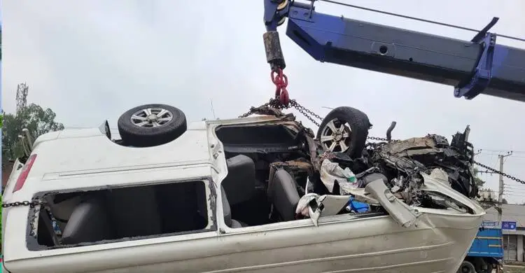 বগুড়ায় মাইক্রোবাস উল্টে নিহত ৩