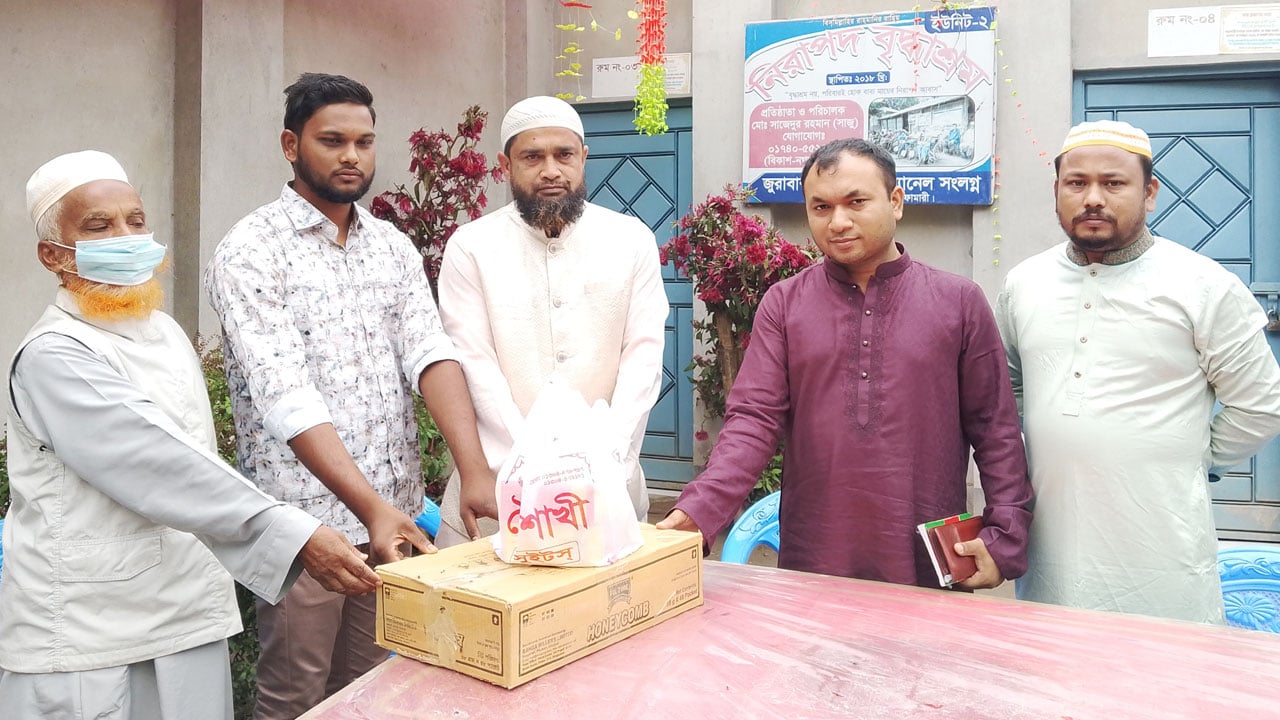 ঈদের দিন বৃদ্ধাশ্রমে উপহার পাঠালেন ডিসি