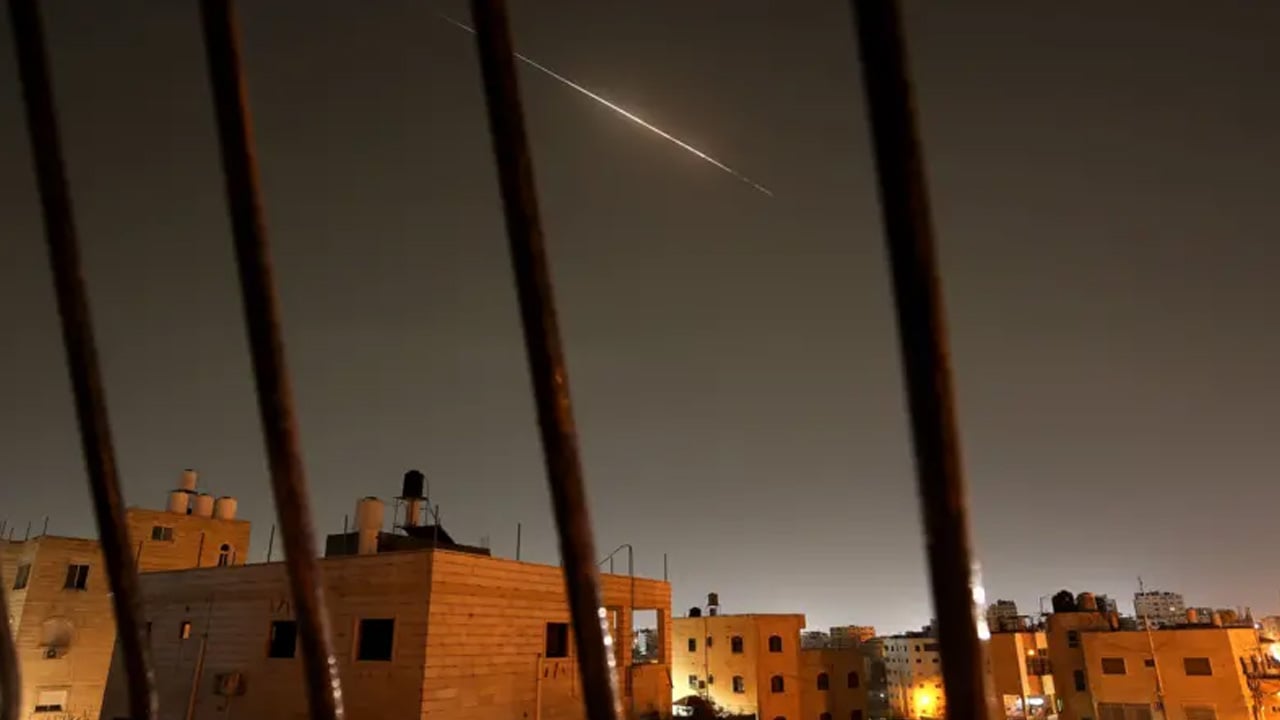 ইসরায়েলকে লক্ষ্য করে মিসাইল ছুড়ল ইরান