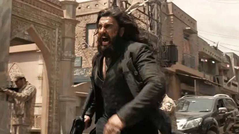 সিনেমায় পাকিস্তানের শত্রু রণবীর, বাস্তবে রয়েছে নাড়ির টান!