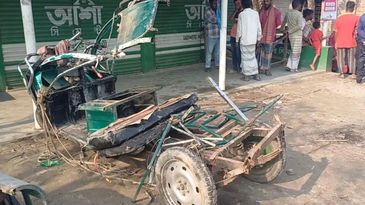 নাটোরে ট্রাক-ইজিবাইক সংঘর্ষে নিহত ৩, আহত ৪