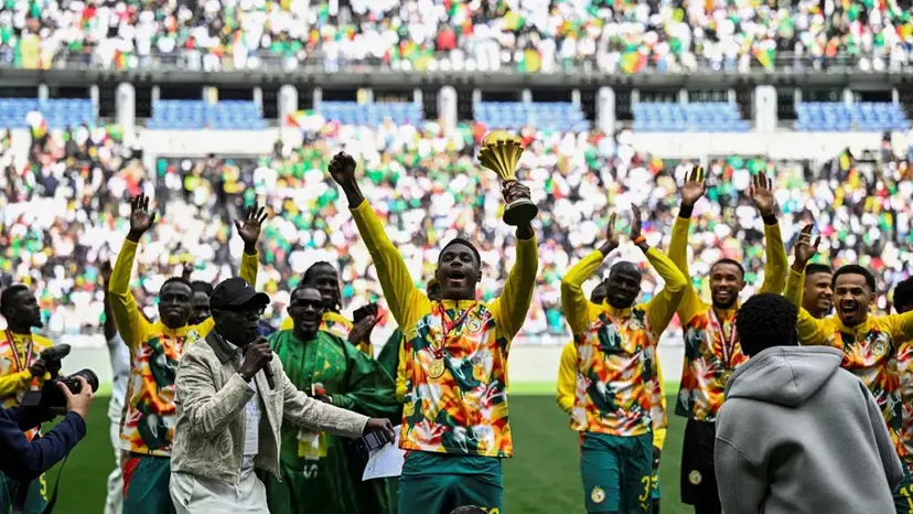 অমীমাংসিত ট্রফি নিয়ে ফ্রান্সে সেনেগালের উৎসব